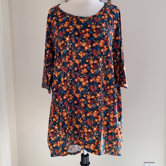 • Lularoe Irma Top • - Picture 3 of 6